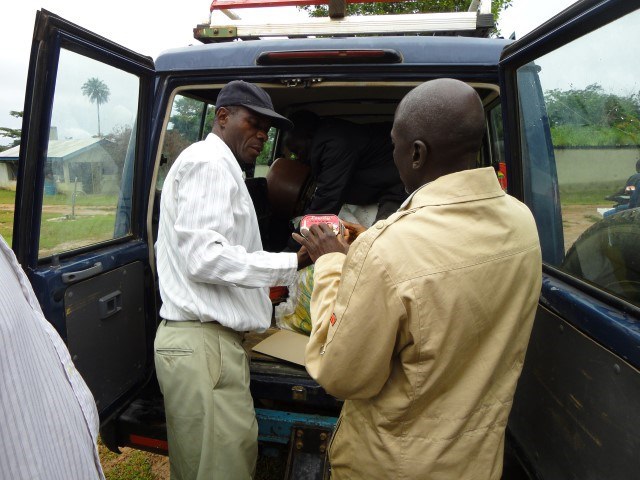 Moise hands out Chlorox